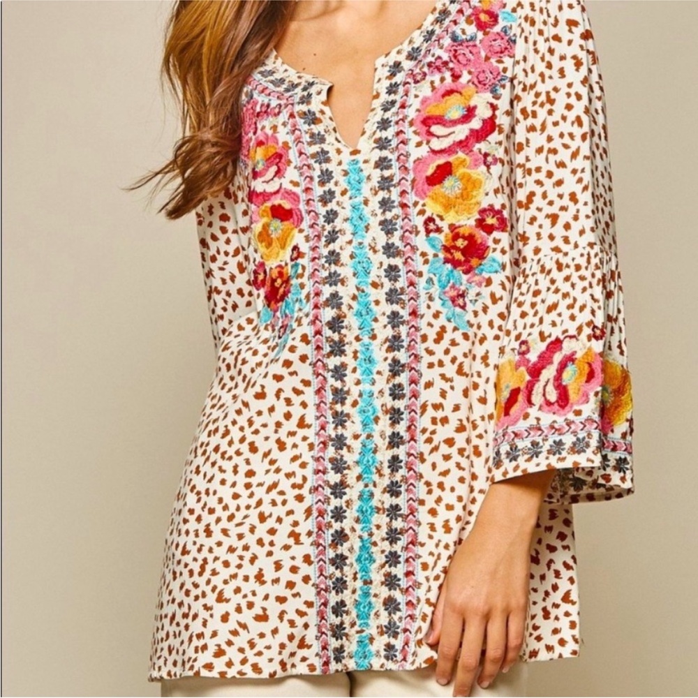SAVANA JANE LEOPARD EMBROIDERED TOP, CREAM / CAMEL Sz Small